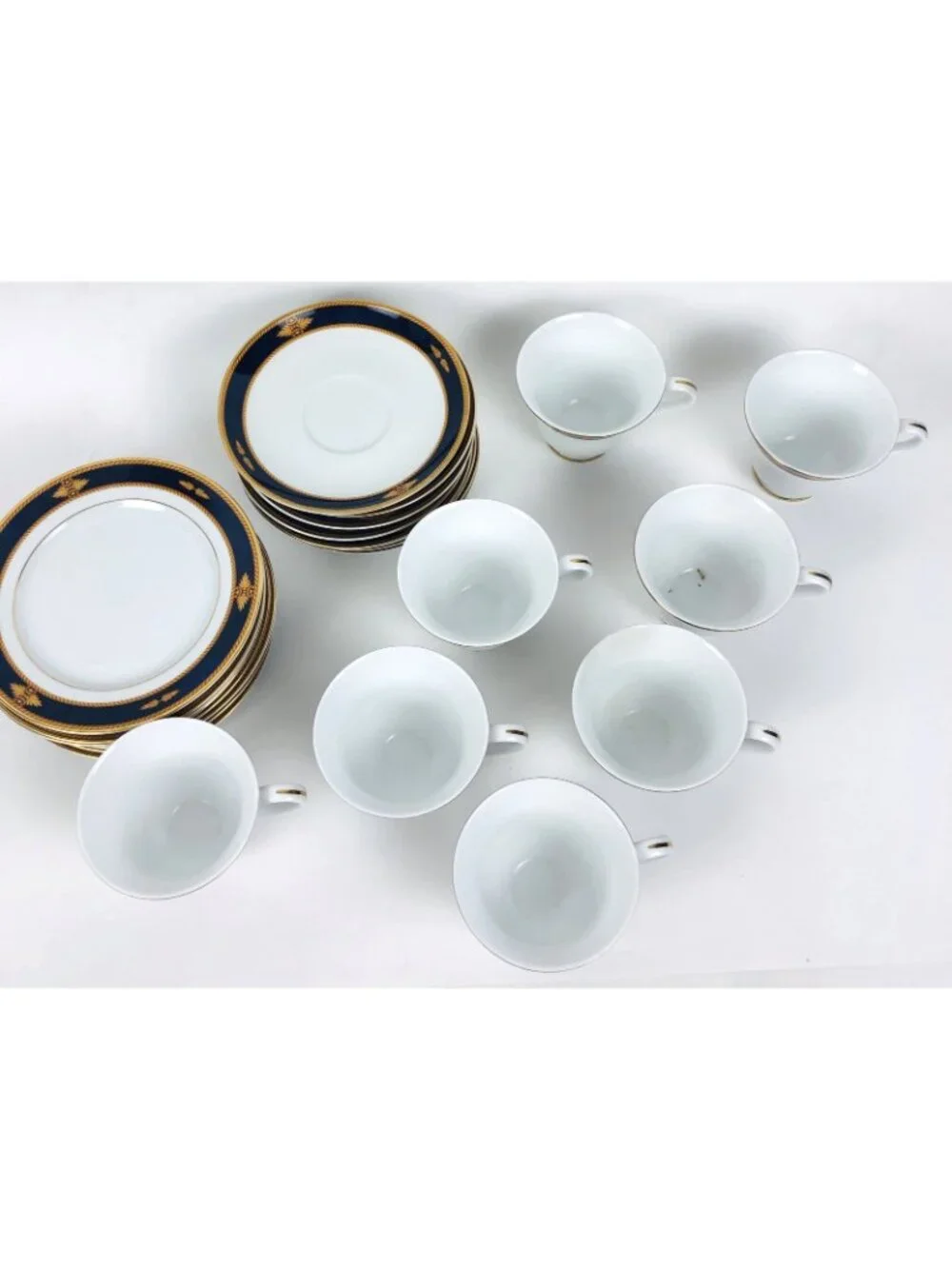 Wedgewood Embassy Collection Foxworth Japan 1995 Cups Saucers Salad Plates 8 ea